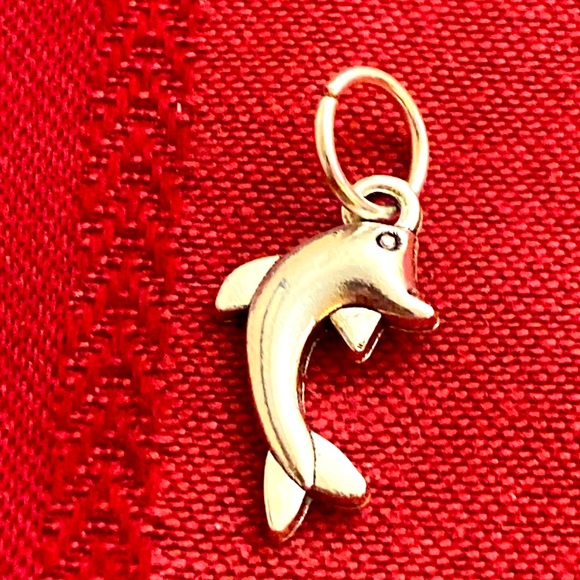 5/$10❤️❤️❤️NEW TIBETAN SILVER DOLPHIN CHARM PENDANT - Picture 1 of 2